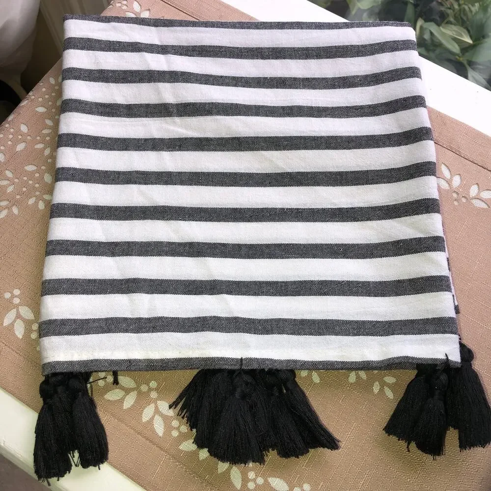 Coco + Kiwi Modern, Minimal Throw